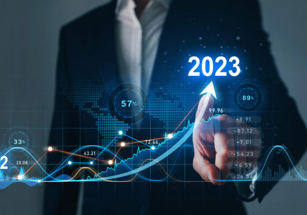 2023 soll es wieder aufwärts gehen. Die Regierung schnürt bei der Klausur ein Arbeits- und Wirtschaftspaket. Die niedrige Arbeitslosigkeit soll auch dieses Jahr anhalten. Arbeiten im Alter soll attraktiviert werden. Foto: istock / Galeanu Mihai