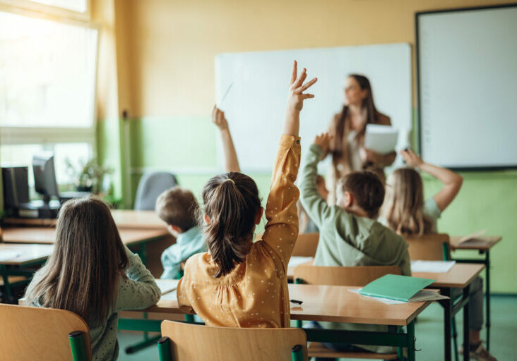Am Wochenende einigte sich die SPÖ darauf, die Abschaffung der Noten und Matura zu verfolgen. Von der ÖVP gibt es eine Absage. Foto: iStock / Nikada