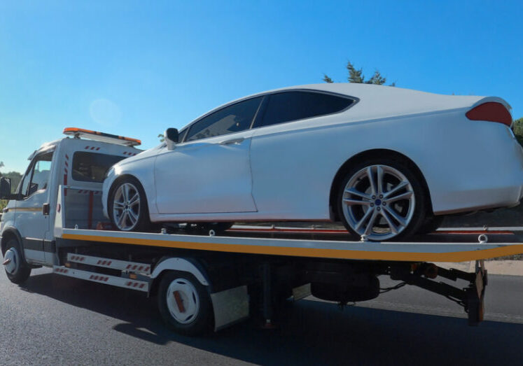 Wer nun durchs Dorf rast oder auf der Landstraße viel zu schnell unterwegs ist, dem droht die sofortige Abnahme des Auto. Foto: istock/sefa ozel
