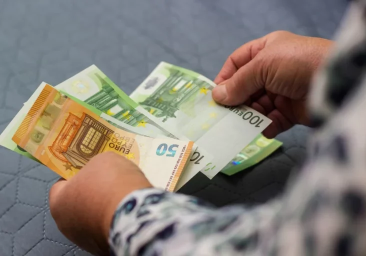 Um fast 10 Prozent werden die Pensionen in Österreich erhöht. 5,3 Milliarden Euro werden ab 1.1.2024 rund 2,2 Millionen Pensionisten zusätzlich ausbezahlt. Foto: istock/sanjagrujic