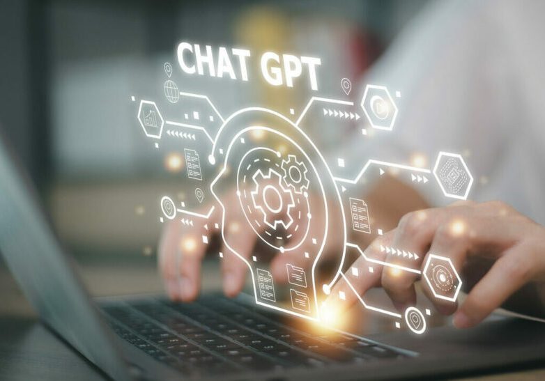 Chancen aber auch Risiken stecken in der KI Anwendungen wie ChatGPT. Staatssekretär Florian Tursky fordert eine Kennzeichnungspflicht. Foto: istock/Userba011d64_201
