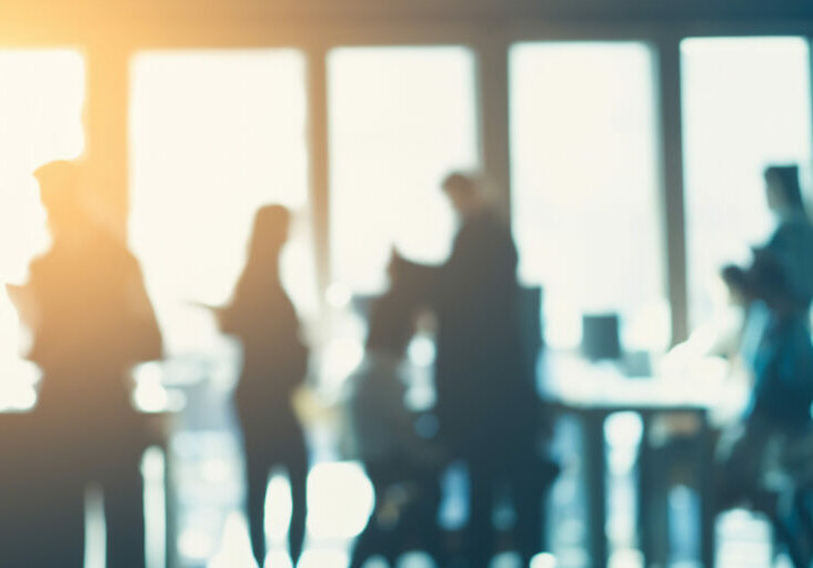 Die Arbeitslosigkeit ist 2023 zwar leicht gestiegen, bleibt aber unter den Prognosen der Wirtschaftsforscher. Foto: iStock / JARAMA
