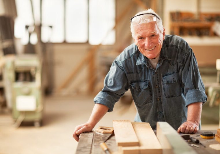 Die Teilpension kommt: Personen mit Pensionsanspruch können die Arbeitszeit anteilig vermindern und erhalten dafür anteilig Pension. Der volle Anspruch bleibt erhalten. Foto: istock / Geber86