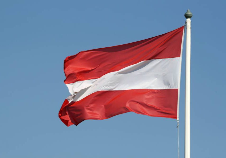 Um dem Fachkräftemangel entgegen zu wirken, schickt die Bundesregierung einen Gesetzestext zur Reform der Rot-Weiß-Rot-Karte (RWR-Karte) in Begutachtung. Foto: iStock ROMAOSLO