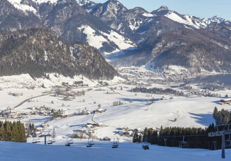 Die Regionen in Österreich profitieren von Investitionen in den Tourismus. besonders in entlegenen Regionen ist der Tourismus laut einer Studie ein besonders starker Konjunkturmotor. Foto: istock/GenRy