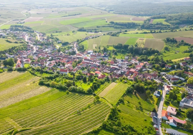 26 Millionen Euro wird der Landwirtschaftsminister zur Belebung von Ortskernen zur Verfügung stellen. Foto: istock/Fotofex