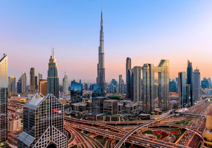 In Metropolen wie Dubai halten sich viele Österreicher auf. Laut Regierung befinden sich derzeit rund 18.000 Österreicher im Nahen Osten. Foto: istock/Kusska