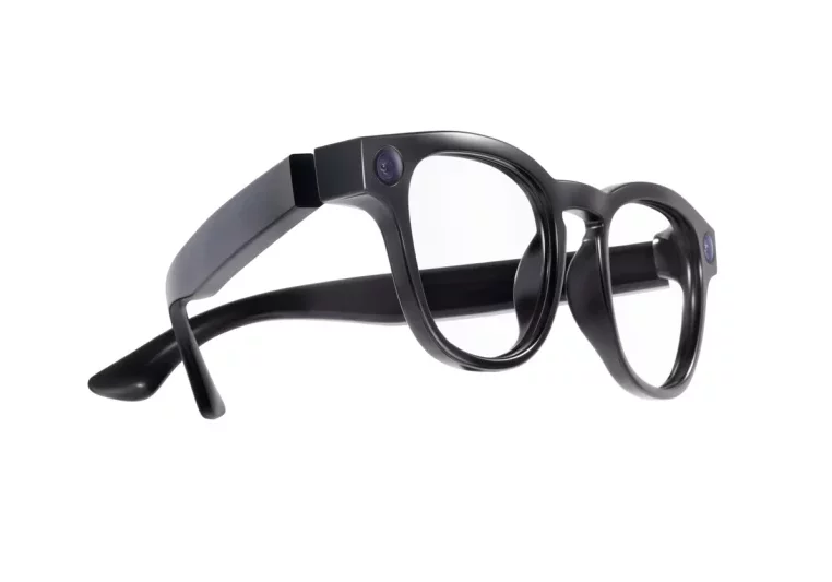 Schaut wie eine normale Brille aus, dahinter versteckt sich aber Hightech. Sogenannte "smart glasses" mit eingebauter Kamera erobern gerade den Markt. Staatssekretär Alexander Pröll will den Umgang und die Nutzung regeln. Foto: iStock/visivasnc