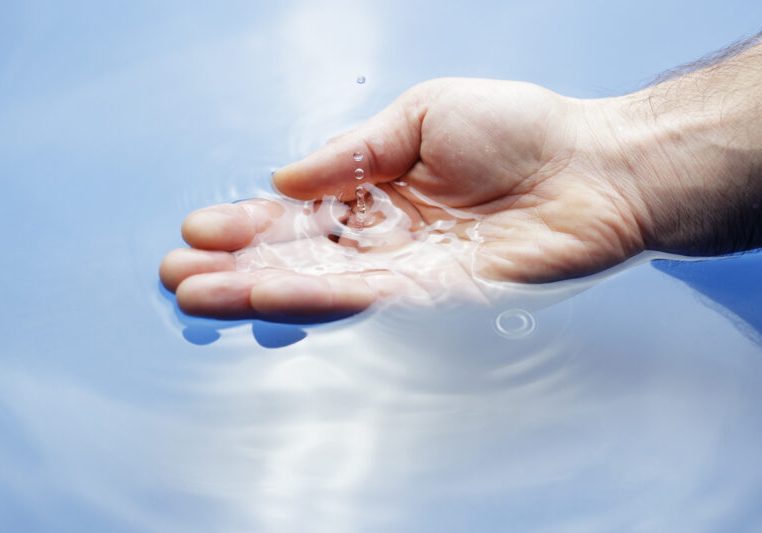 Wasser wird zunehmend zu einem kostbaren Gut. Landwirtschaftsminister Norbert Totschnig vertritt Österreich bei der UN-Wasserkonferenz in New York. Foto: istock/temmuzcan
