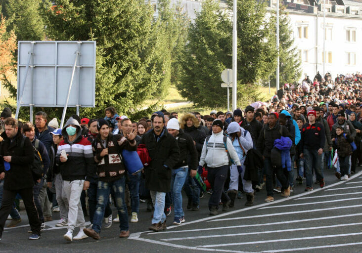 Die Asylzahlen für illegale Migration sind seit Mitte Dezember um 70 Prozent gesunken. Symbolbild: Flüchtlinge an der Grenze Slowenien-Österreich. Foto: iStock/ vichinterlang