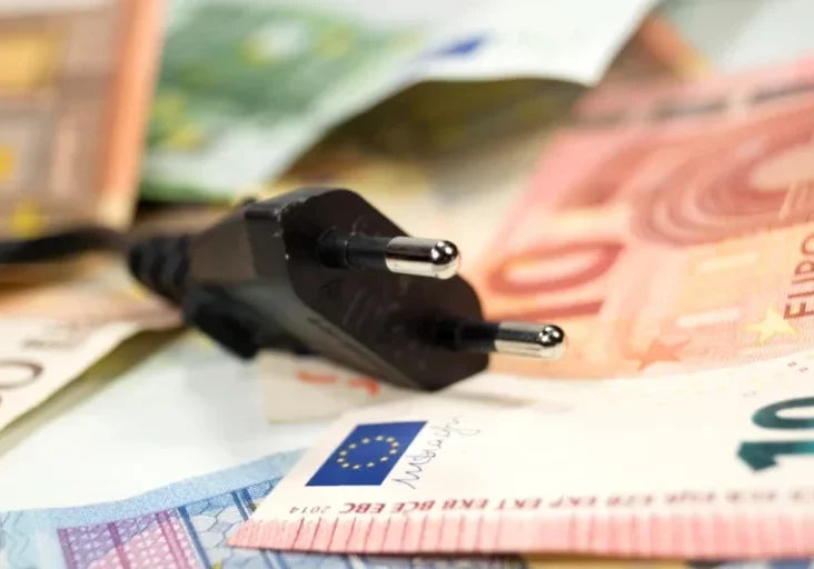 Die Senkung der Elektrizitätsabgabe soll Millionen Haushalte und an die 600.000 Betriebe entlasten. Foto: iStock/stadtratte