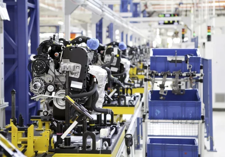 Mehr Technologieoffenheit fordert die EVP für die Autoindustrie. Foto: istock/Filip_Krstic