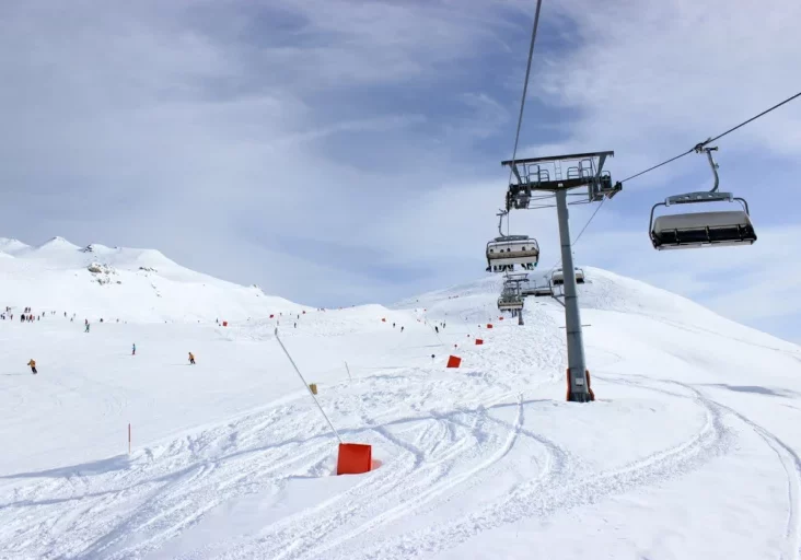 Laut einer aktuellen Umfrage erwartet Österreich wieder eine starke Wintersaison. Foto: istock/OlgaNW