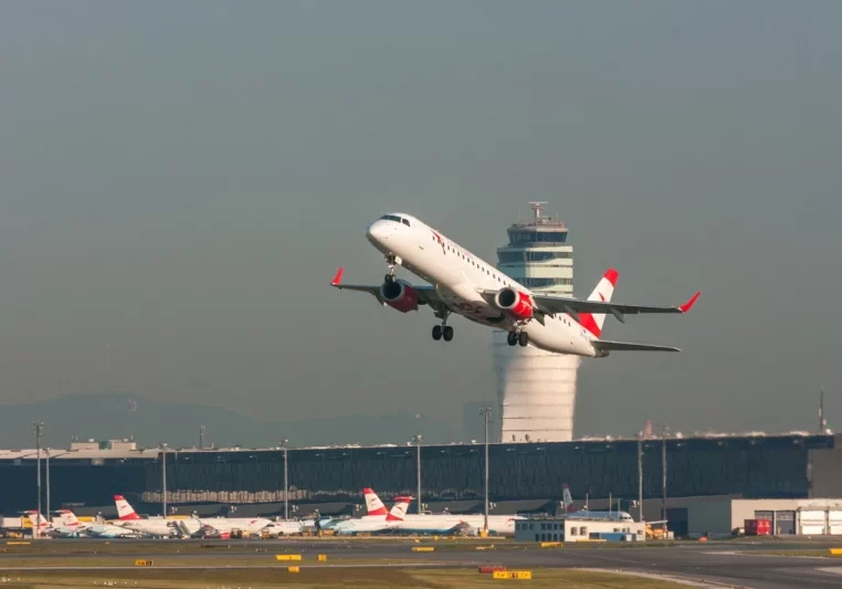 Asylverfahren und Zurückweisungen am Wiener Flughafen werden beschleunigt. Dafür wird ein eigener Grenzterminal geschaffen. Foto: istock/umenie