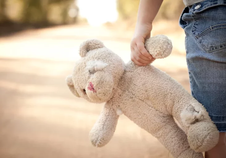 Die Regierung verdoppelt die Fördermittel zum Kinderschutz. Damit wird ein weiterer Schritt zum Schutz der Kinder gesetzt. Foto: istock/ideabug