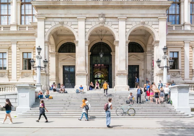 Interessante Einblicke liefert eine aktuelle Studie rund um das Thema Studieren und Studenten in Österreich. Foto: istock/TasfotoNL