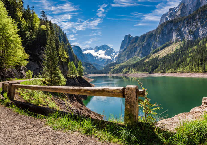 Österreich erhalten: Gosausee in Gosau; Foto: iStock/Shaiith