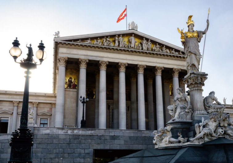 Das Parlament: In einer demokratischen Republik der Ort politischer Debatten und Entscheidungen. Doch wie vertrauenswürdig sind Demokratie-Rankings? Foto: iStock / christianoalessandro