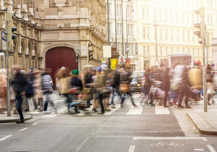 Die Österreicher werden immer älter und das Wachstum der Bevölkerung ist auf die Zuwanderung zurückzuführen. Das geht aus der "Registerzählung 2021" vulgo Volkszählung der Statistik Austria hervor. Foto: istock/querbeet