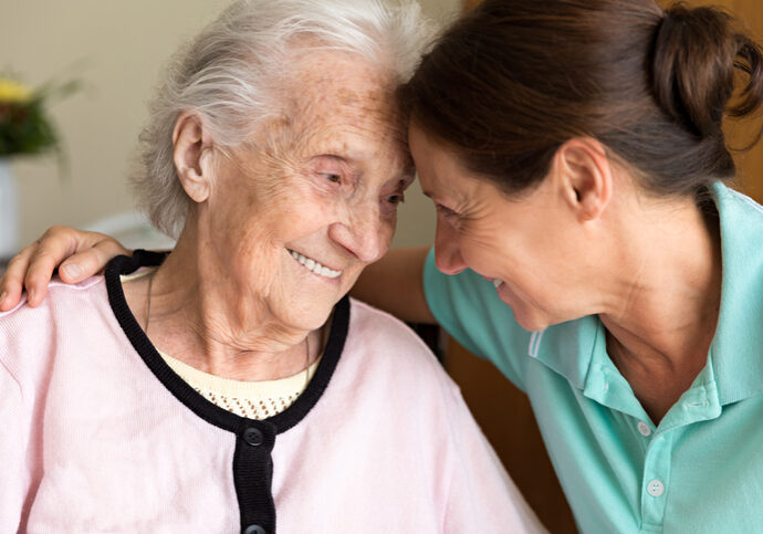 Der 12. Mai ist der Tag der Pflege. Klubobmann August Wöginger bezeichnet die Pflege als "Rückgrat einer würdevollen Gesellschaft". Foto: istock / FredFroese
