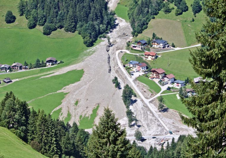 Jahr für Jahr werden Teile Österreichs von Muren und Hochwasser heimgesucht. Aber auch Cyberangriffe oder Blackouts zählen immer mehr zu einer möglichen Bedrohung, die größere Krisen auslösen könnten. www.zivilschutz.at möchte nun verstärkt die Bevölkerung aufklären. Foto: istock / Harald Schmidt