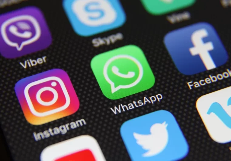 Ein Gesetz soll die Überwachung von Messenger-Diensten in Österreich ermöglichen - unter strengen Regeln und Kontrollmechanismen, wie betont wird. Foto: istock/axelsl