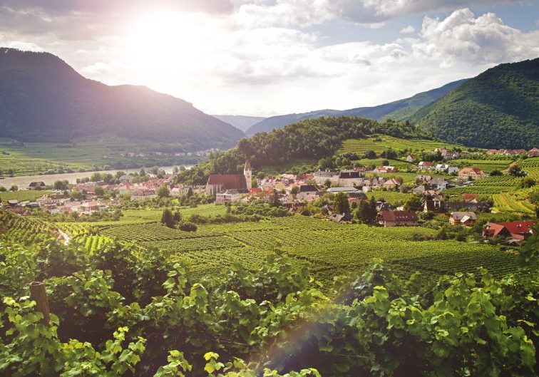 Eine Studie der TeamBank bescheinigt Österreich Wohlstand trotz Krise, sieht auch Herausforderungen. Foto: iStock / Leonsbox