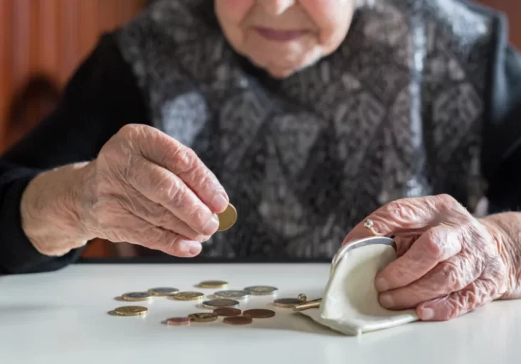 Frauen bekommen bis zu 40 Prozent weniger Pension als Männer. Gegen Altersarmut schlagen Frauenministerin und Seniorenbund Alarm. Foto: istock/kasto80