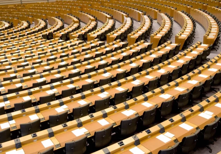 Das EU-Parlament soll laut Plänen der ÖVP in Zukunft weniger Regulierungen vornehmen. Foto: istock/Pavliha