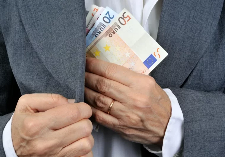 Die Betrugsbekämpfung wird ein weiteres Mal verschärft. Foto: istock/Richard Villalon