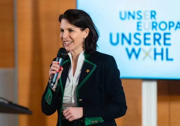 Europaministerin Karoline Edtstadler startete diese Woche in Eisenstadt eine Info-Tour durch alle Bundesländer zur Wahl für das Europäische Parlament am 9. Juni. Angesetzt sind Informationen und Diskussionen mit den mehr 1600 Europa-Gemeinderätinnen und -Gemeinderäten. Foto: Bka