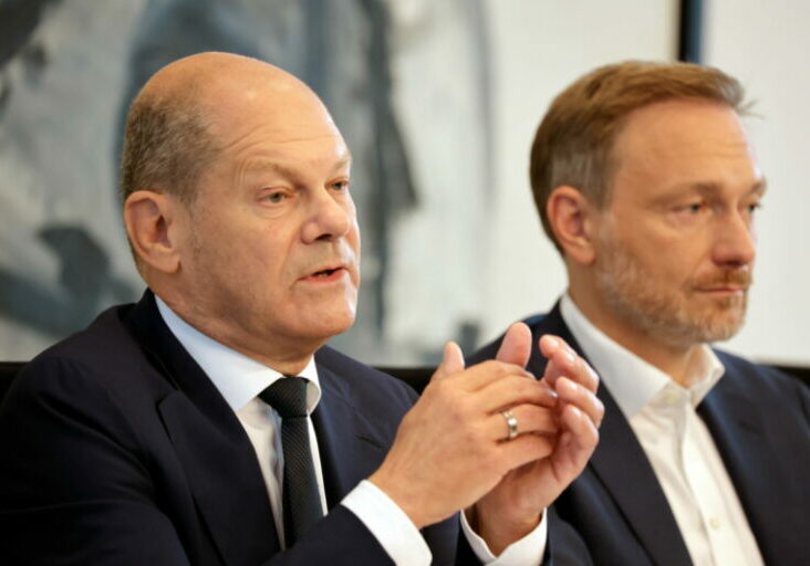 Laut Bild-Zeitung hat sich die SPD gegen liberale FDP durchgesetzt: Bundeskanzler Olaf Scholz (l.) und Finanzminister Christian Lindner in Berlin. Foto: IMAGO/Melodi Popow