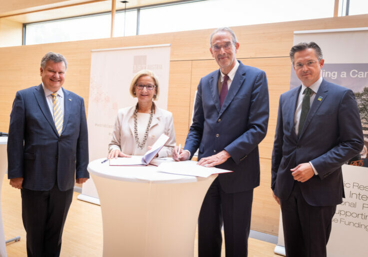 Großer Auftakt bei der Unterzeichnung der Vereinbarung für die Finanzierung des IST - Foto: Credit: IST Austria/Anna Stöcher