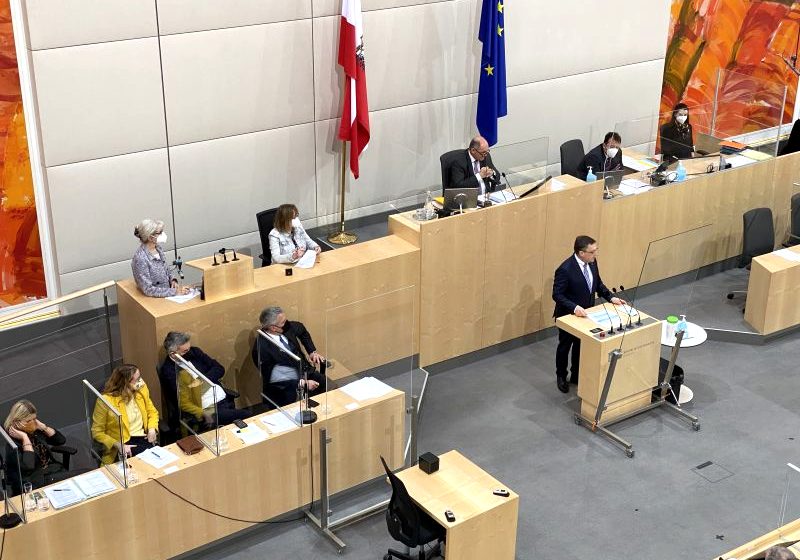 Klubobmann und VP-Abgeordneter August Wöginger rügt die SPÖ in Wien, sie würde belasten während der Bund die Menschen entlaste. Foto: Zur-Sache / Michael Tögel