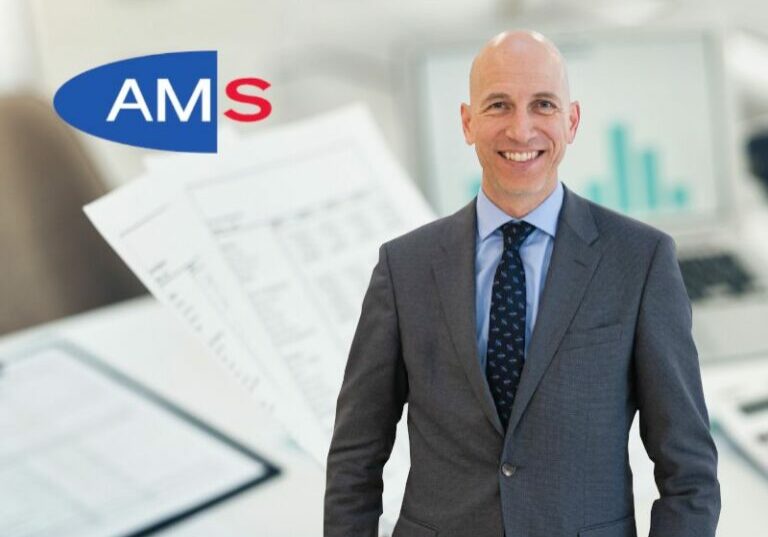 Arbeitsminister Martin Kocher: "Der positive Trend am Arbeitsmarkt setzt sich weiter fort." Foto: BKA / Florian Schrötter / Logo AMS / iStock PeopleImages