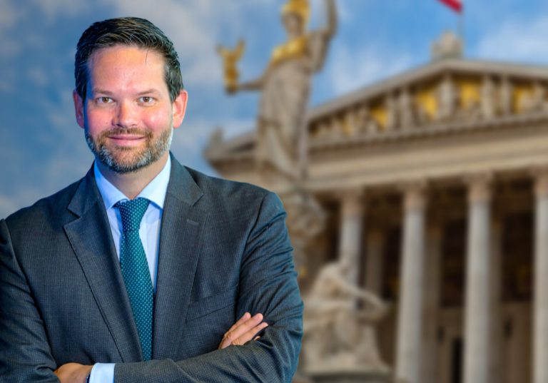 Lukas Mandl ist Initiator des "Maria Plainer Kreises". - Foto: iStock.com/Flavio Vallenari ; Büro Lukas Mandl/M. Lahousse