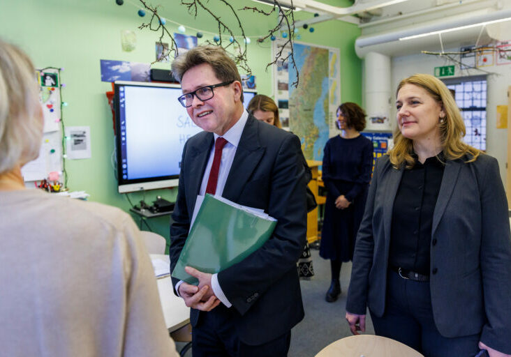 Kontakte und Netzwerke: Wissenschaftsminister Martin Polaschek besucht in Stockholm die Nobelstifung und das Nobelpreismuseum, mit Direktorin Vidar Helgesen. Foto: Björn Hälsningar