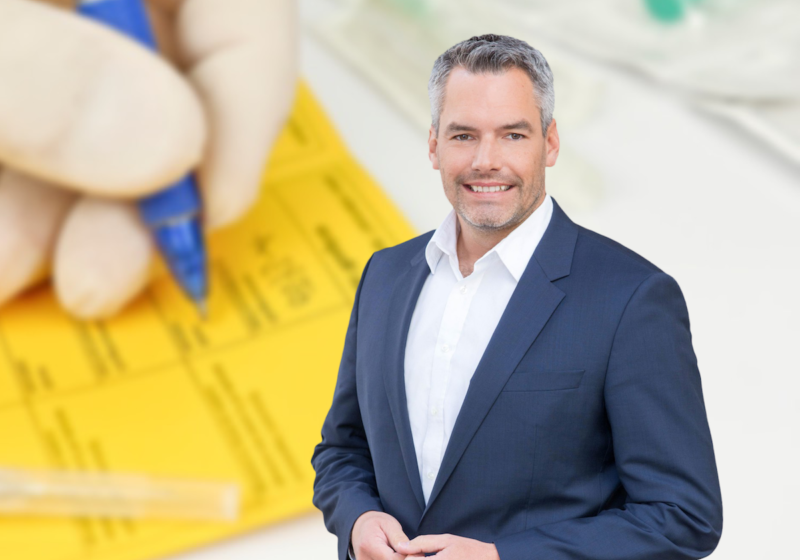Bundeskanzler Karl Nehammer hält an der Impfpflicht fest - Foto: ÖVP Wien; iStock.com/ Leonsbox