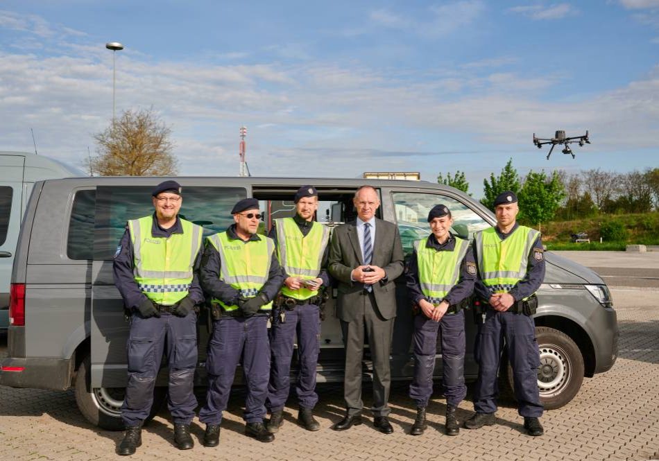 Innenminister Karner beim Besuch eines Planquadrats gegen Schlepperkriminalität. Foto: BMI / Karl Schober