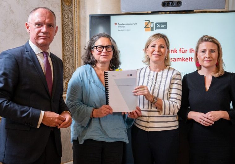 Der Gewaltschutz für Frauen funktioniert, wird weiter verbessert: Den Evaluierungsbericht zum Gewaltschutzgesetz 2019 präsentierten Innenminister Gerhard Karner, Sandra Messner, Marina Sorgo und Frauenministerin Susanne Raab. Foto: BMI/Jürgen Makowecz