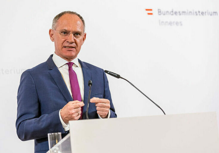 Innenminister Gerhard Karner präsentiert die wichtigsten Maßnahmen im Kampf gegen die Schlepperei. Foto: BMI/Gerd PACHAUER
