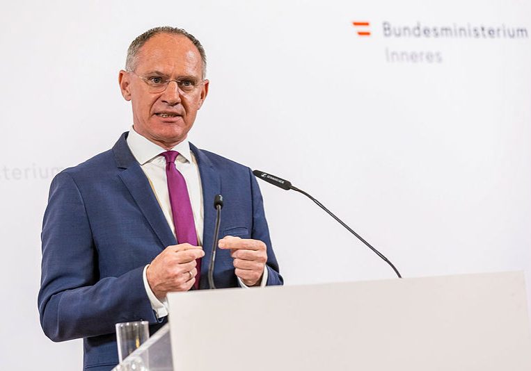 Innenminister Gerhard Karner präsentiert die wichtigsten Maßnahmen im Kampf gegen die Schlepperei. Foto: BMI/Gerd PACHAUER