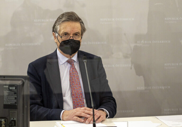 Verfahrensrichter Wolfgang Pöschl sprach über die Stimmung im Untersuchungs-Ausschuss: "Vor Gericht geht es freundlicher und höflicher zu." Foto: Parlamentsdirektion / Michael Buchner