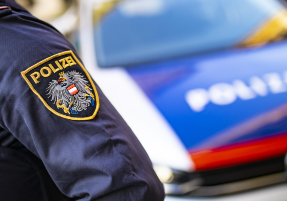 Wöginger und Nehammer präsentierten die „neuen Antworten für Österreichs Sicherheit“ - Foto: Arno Melicharek