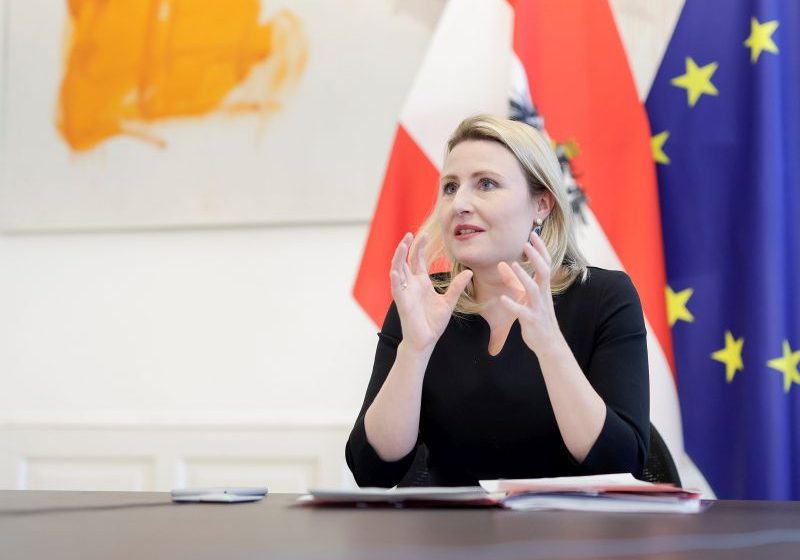 Familienministerin Susanne Raab präsentierte neue Online-Informationsangebote für Familien und Frauen. Foto: BKA / Andy Wenzl