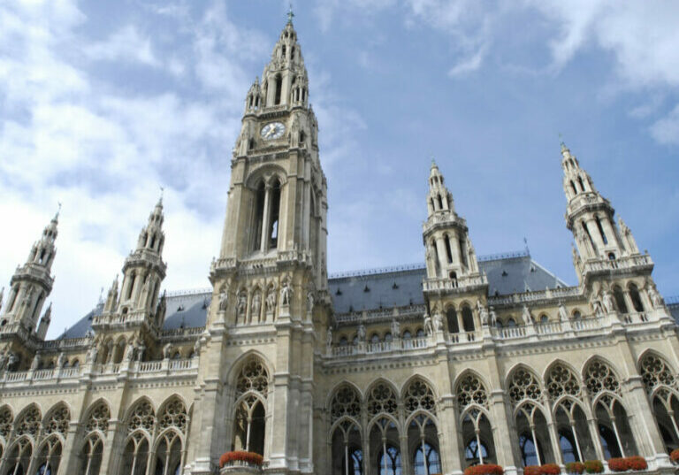Die Wiener Mindestsicherung gerät nach Medienberichten erneut in den Fokus. Der Druck auf das Rathaus steigt. Foto: iStock.com/ millionhope