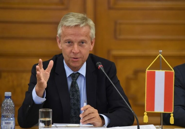 Reinhold Lopatka, ÖVP-Delegationsleiter im Europäischen Parlament, warnt vor dem nationalistischen Bündnis rechter und populistischer Parteien aus Ungarn und Tschechien mit Herbert Kickl.