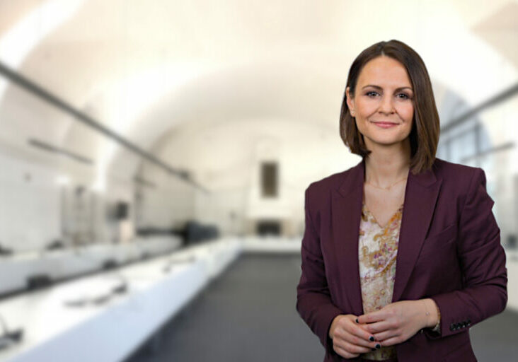 VP-Abgeordnete Corinna Scharzenberger gab am Mittwoch einen Resümee über den vergangenen Befragungstag im U-Ausschuss und einen Ausblick auf den heutigen Tag. Foto: Büro Corinna Scharzenberger / Montage: Zur-Sache.at
