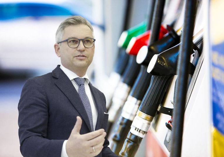 "Wir wollen möglichst zielgerichtet die Menschen unterstützen, das besprechen wir aktuell mit Experten sowie auf internationaler Ebene", so Finanzminister Magnus Brunner. Foto: BMF/Wenzel / iStock RapidEye