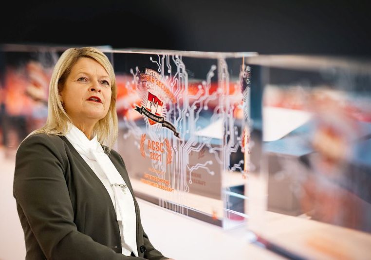 "Ich freue mich, dass so viele talentierte Menschen aus unserem Land an dieser Challenge teilnehmen und damit einen wichtigen Beitrag im Bereich Cybersicherheit leisten", so Verteidigungsministerin Klaudia Tanner. Foto: Bundesheer / Carina Karlovits / BKA / Dragan Tatic